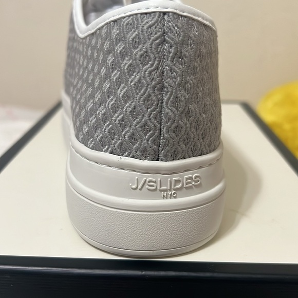 J/Slides Natasha Platform Sneaker Light Grey Crochet Lace Up Low-Top 8 1/2 M NEW - Picture 2 of 3